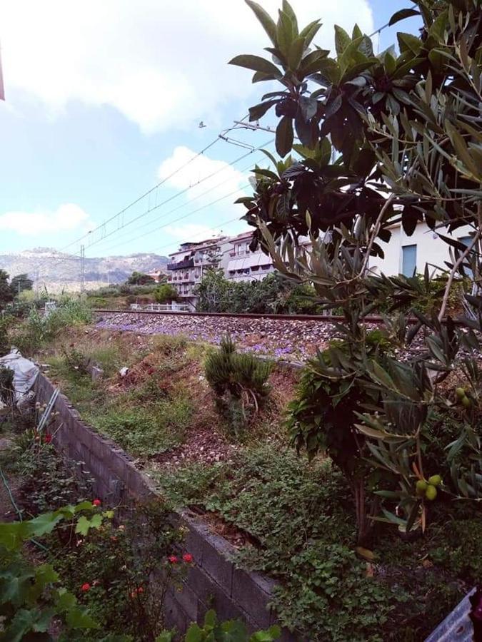 B & B Jasmine Santa Teresa Di Riva Dış mekan fotoğraf