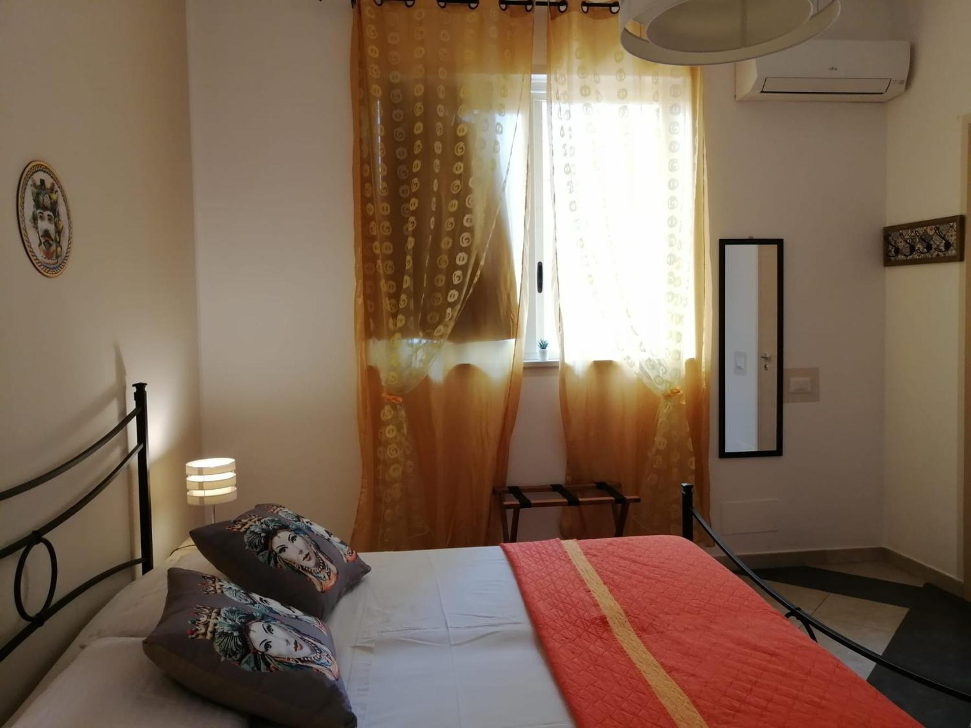 B & B Jasmine Santa Teresa Di Riva Oda fotoğraf